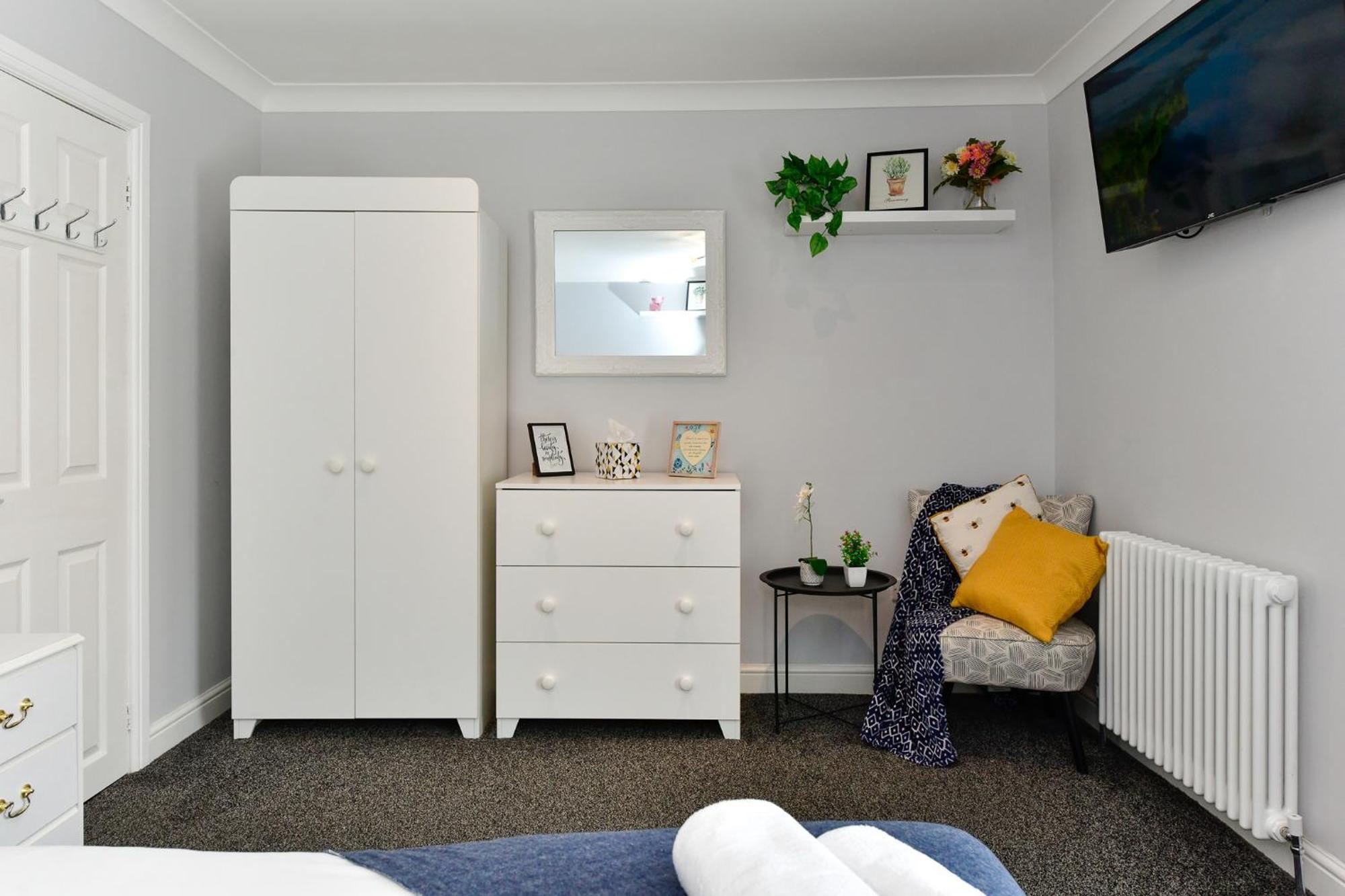 Free Parking - Heart Of The City - Superb Townhouse & Garden - Peaceful Area But Only 5Min Walk To Beach, Shops, Bars, Arena, Marina, Parks Свонсі Екстер'єр фото