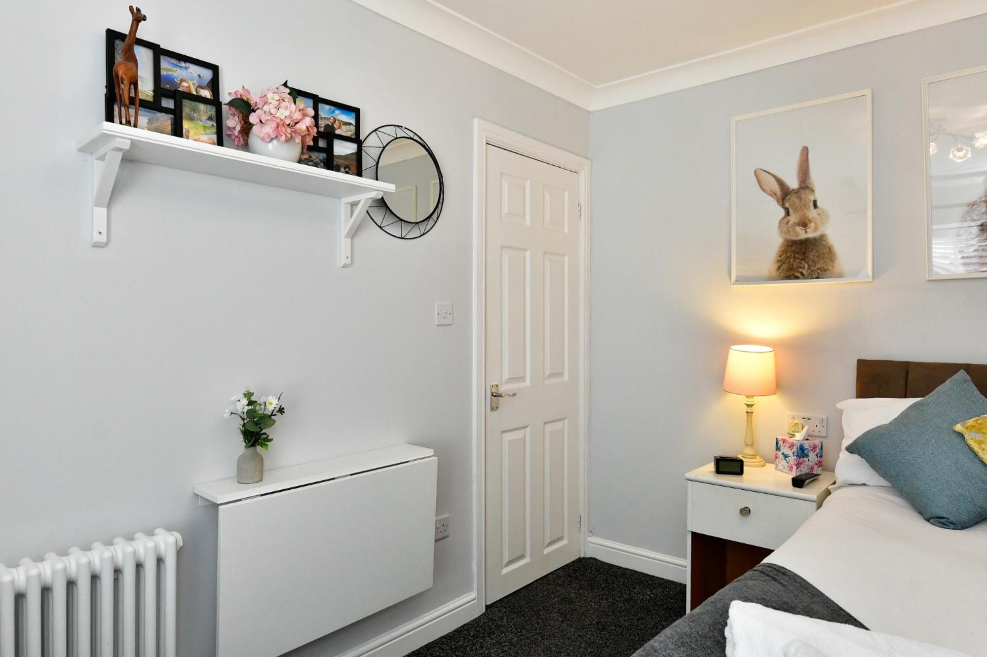 Free Parking - Heart Of The City - Superb Townhouse & Garden - Peaceful Area But Only 5Min Walk To Beach, Shops, Bars, Arena, Marina, Parks Свонсі Екстер'єр фото