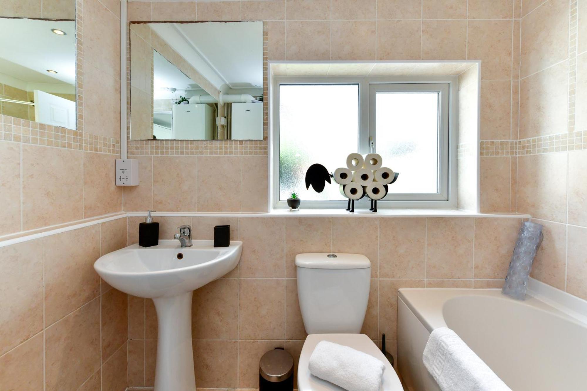 Free Parking - Heart Of The City - Superb Townhouse & Garden - Peaceful Area But Only 5Min Walk To Beach, Shops, Bars, Arena, Marina, Parks Свонсі Екстер'єр фото