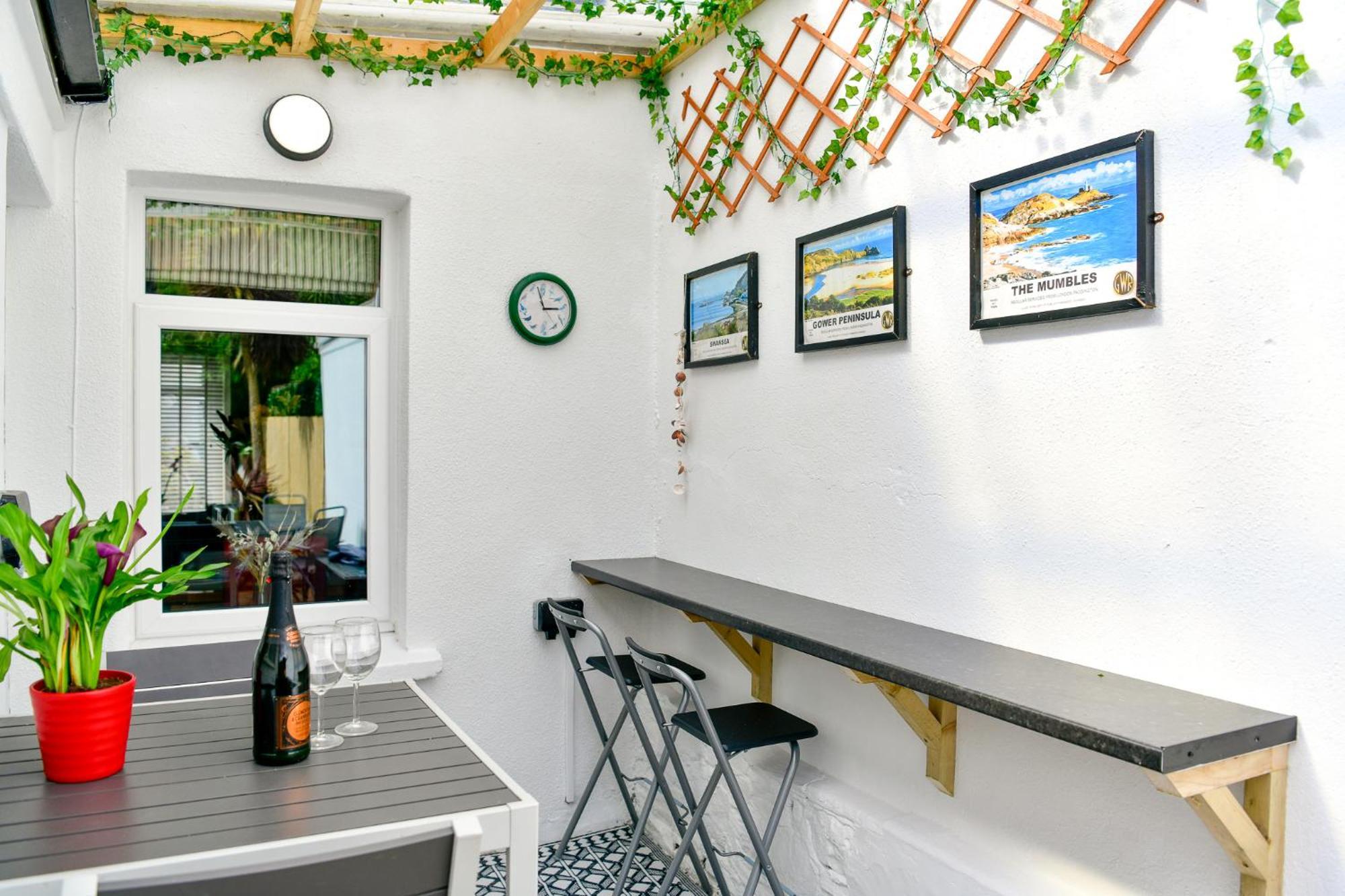 Free Parking - Heart Of The City - Superb Townhouse & Garden - Peaceful Area But Only 5Min Walk To Beach, Shops, Bars, Arena, Marina, Parks Свонсі Екстер'єр фото